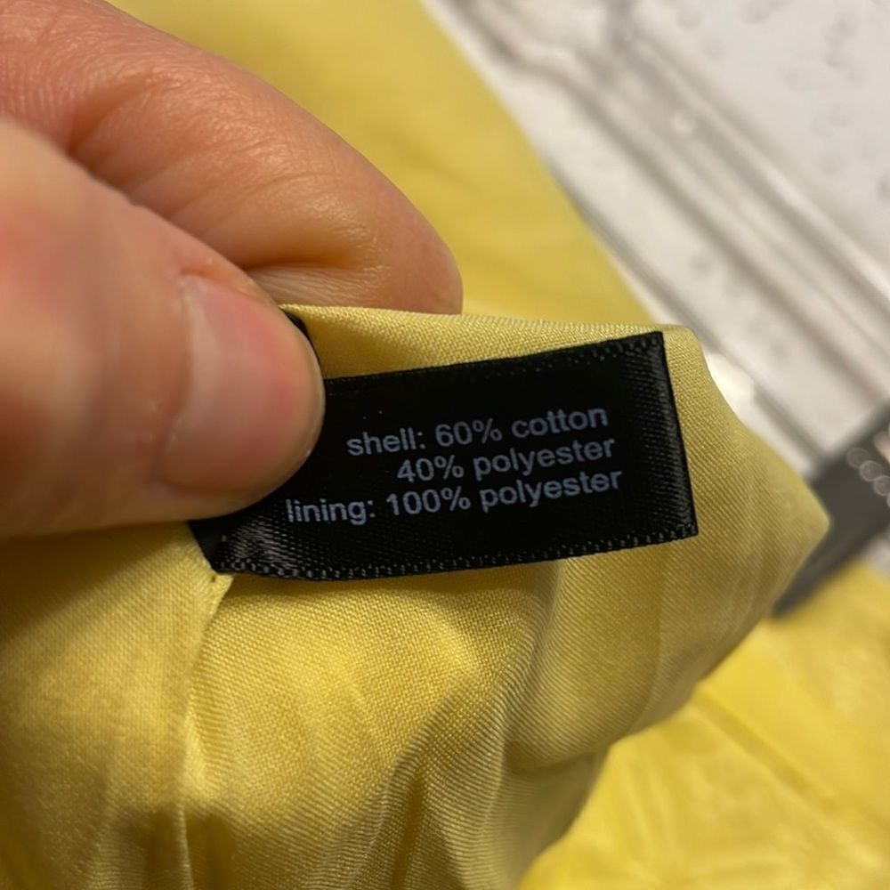 woman’s yellow pencil skirt - Picture 8 of 9